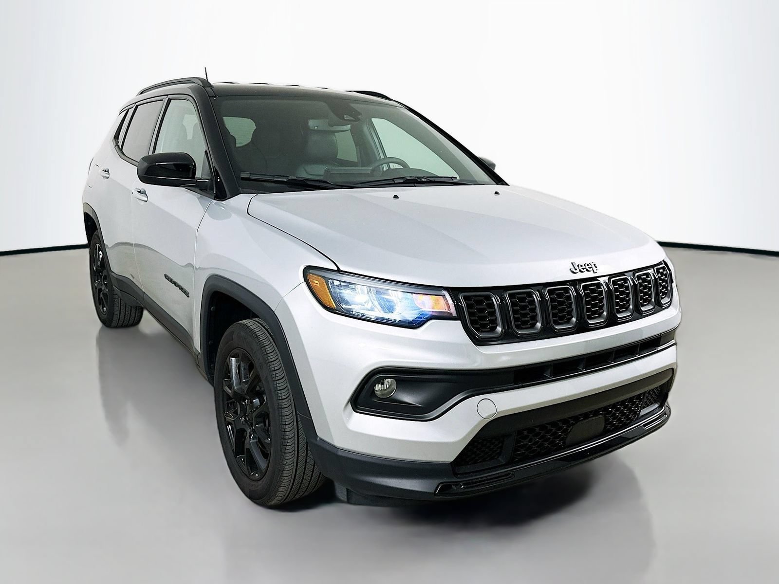 Used 2024 Jeep Compass Latitude w/ Convenience Group AWD/4WD image 3
