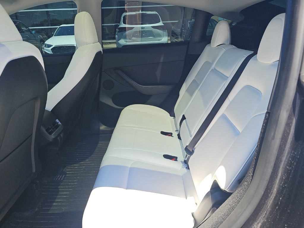 Used 2024 Tesla Model Y Long Range AWD/4WD image 12