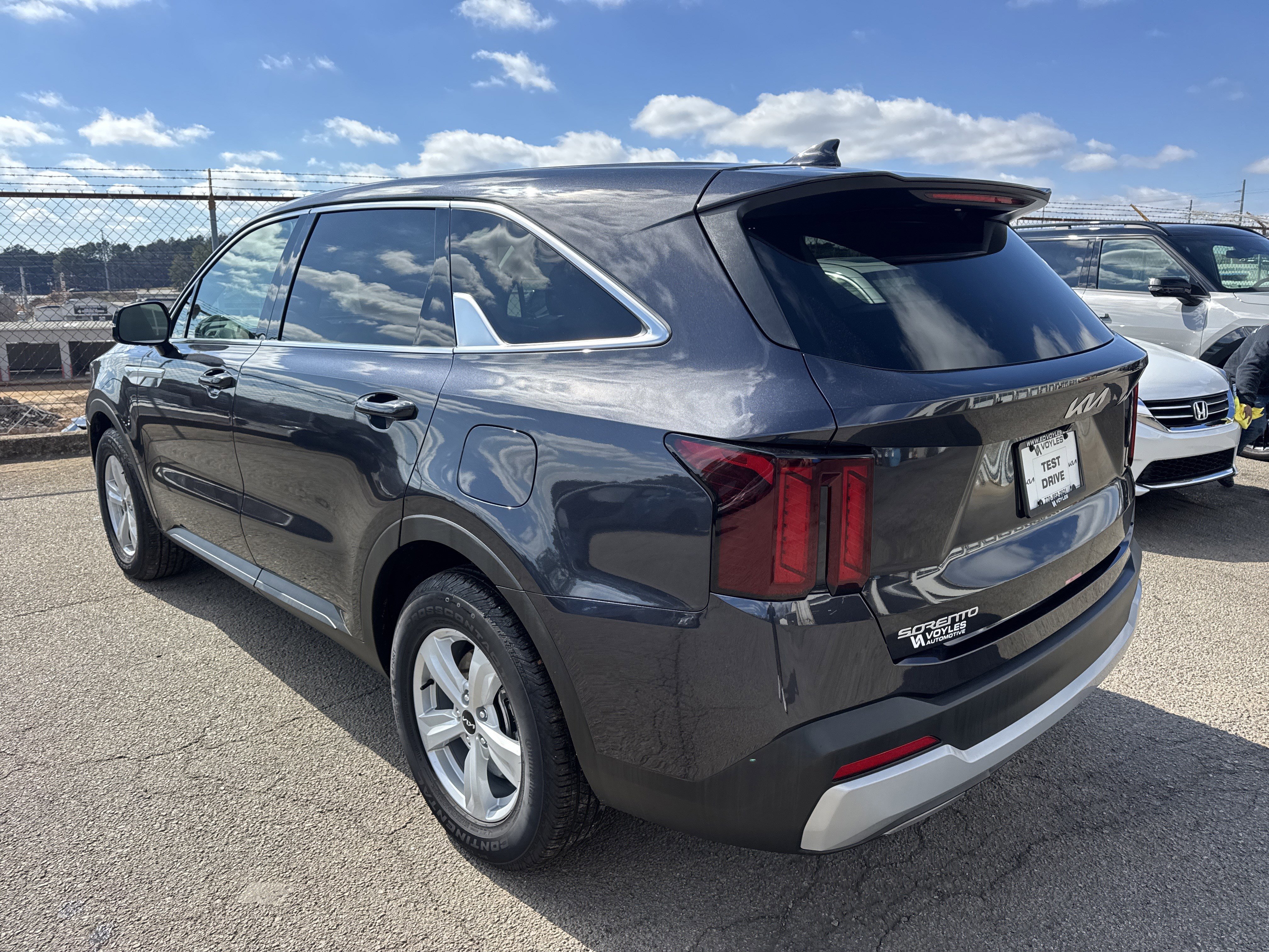 Certified 2025 Kia Sorento LX image 5