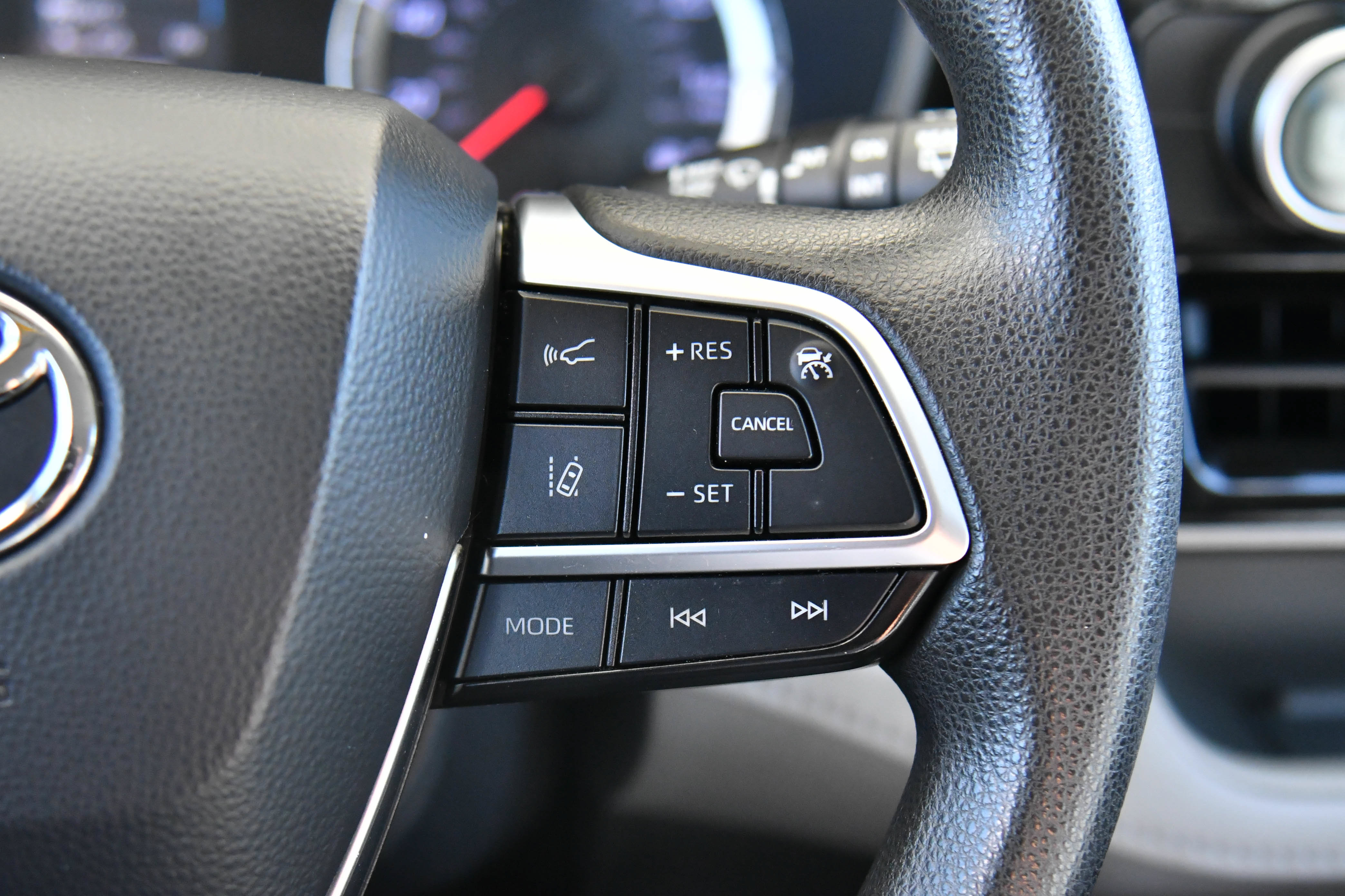 Used 2021 Toyota Highlander L FWD image 29