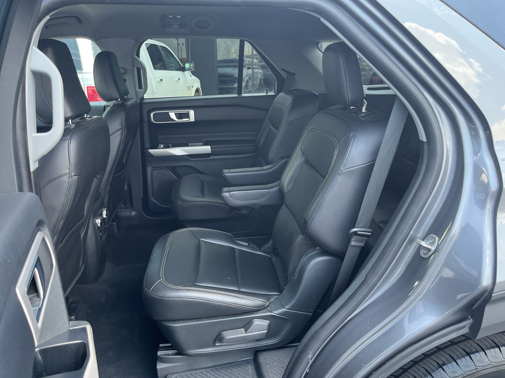 Used 2022 Ford Explorer XLT w/ Equipment Group 202A AWD/4WD image 33