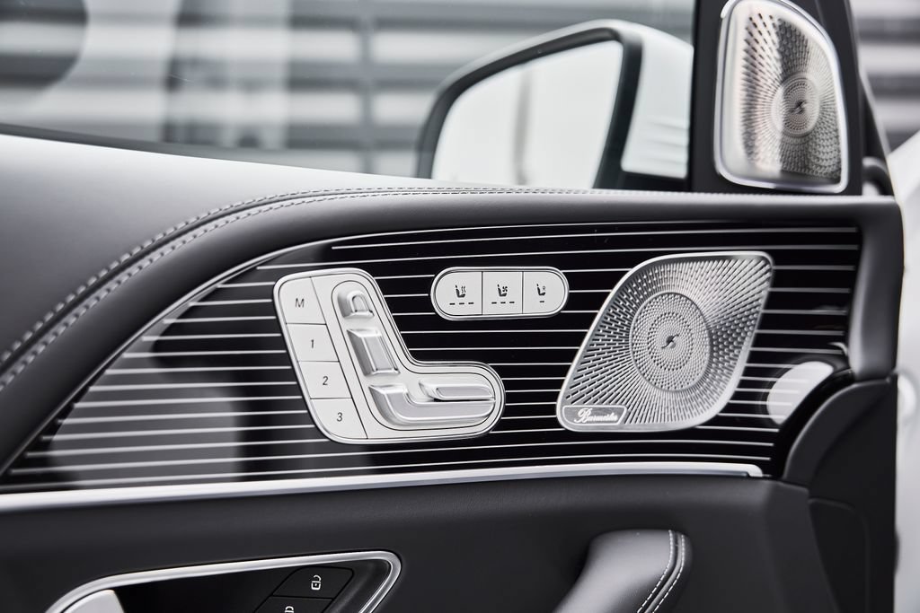 Used 2026 Mercedes-Benz Maybach GLS 600 4MATIC image 32