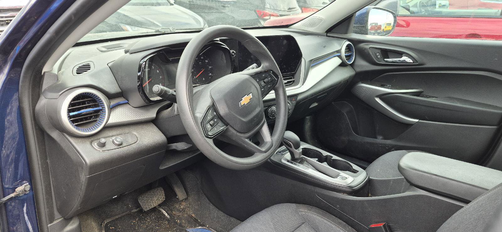 Used 2024 Chevrolet Trax LS w/ LS Convenience Package image 8