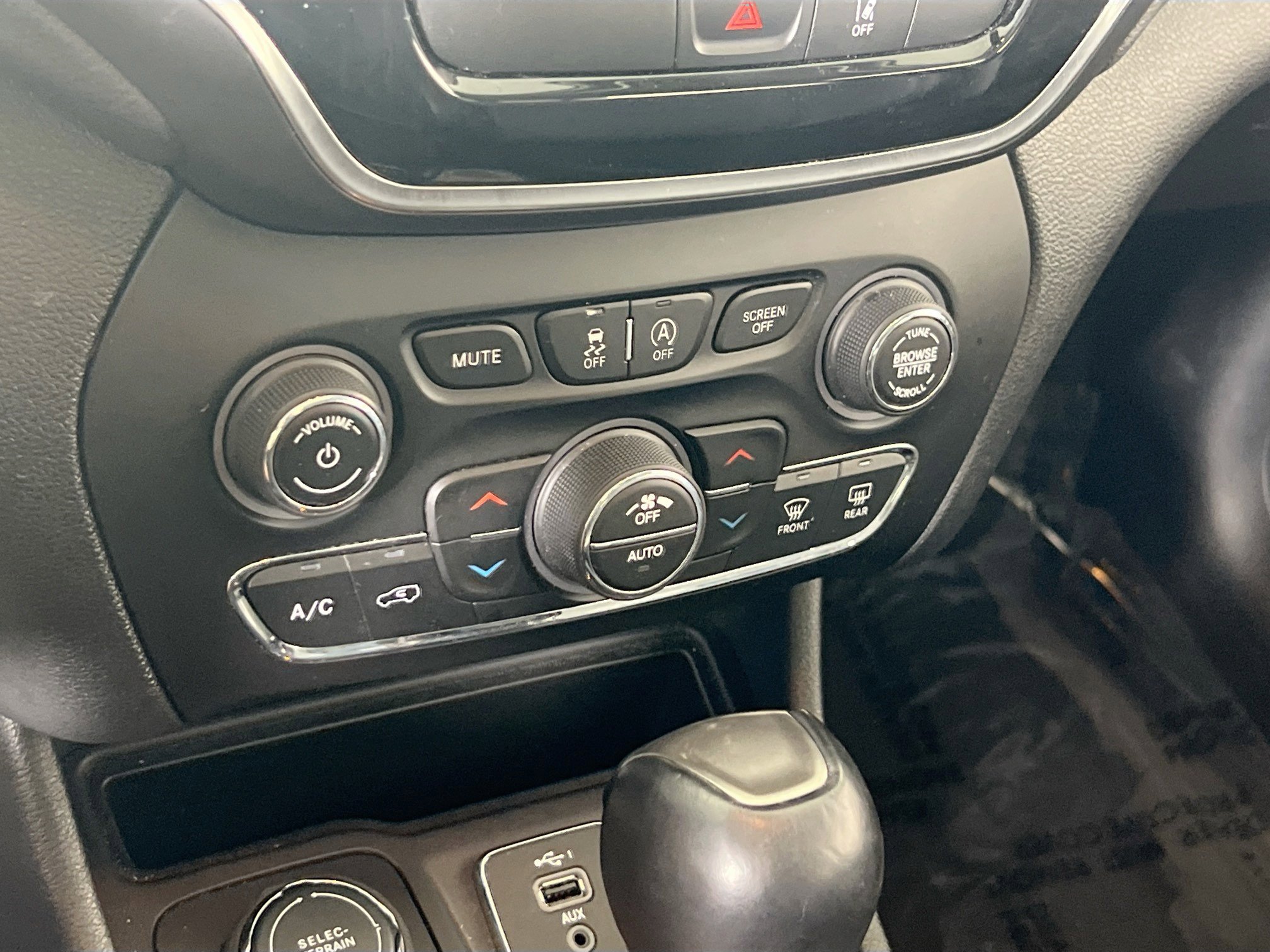 Used 2022 Jeep Cherokee Limited image 15