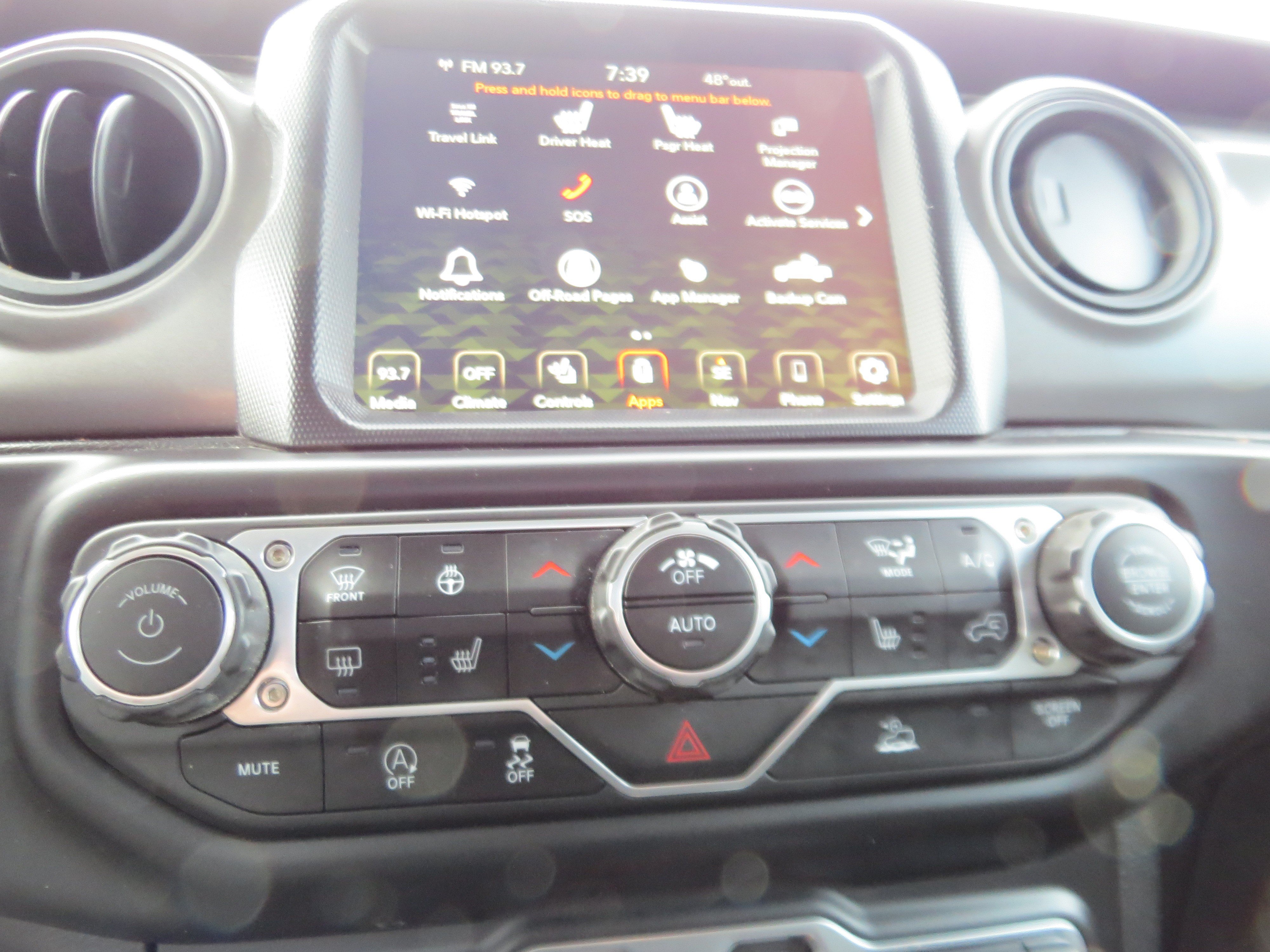 Used 2023 Jeep Gladiator Sport AWD/4WD image 18