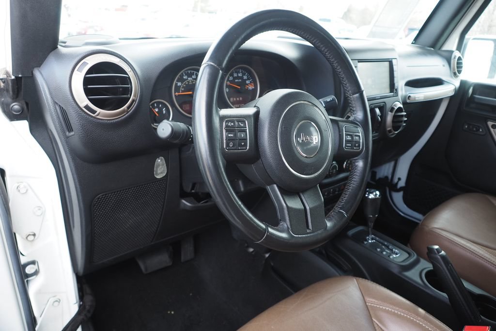Used 2017 Jeep Wrangler Unlimited Sahara AWD/4WD image 12