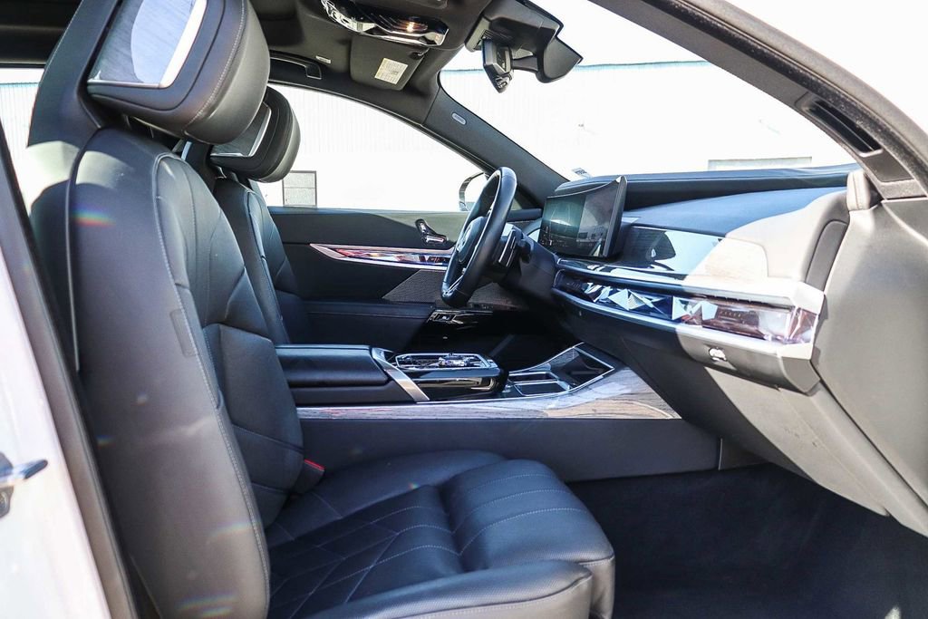 Used 2025 BMW 740i xDrive image 16