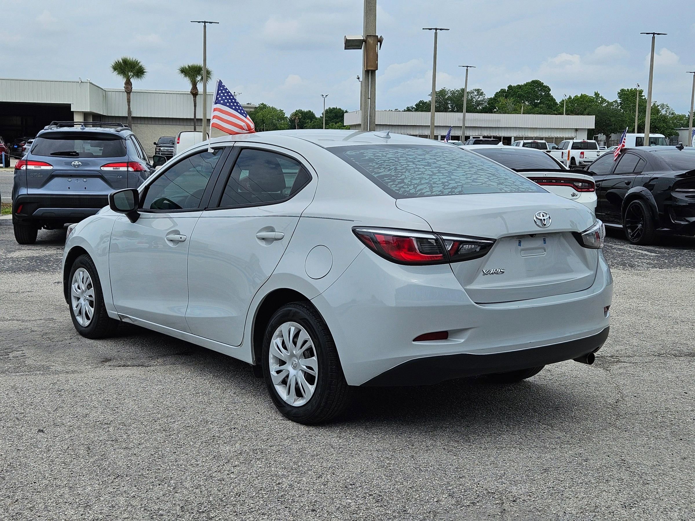 Used 2019 Toyota Yaris L FWD image 5