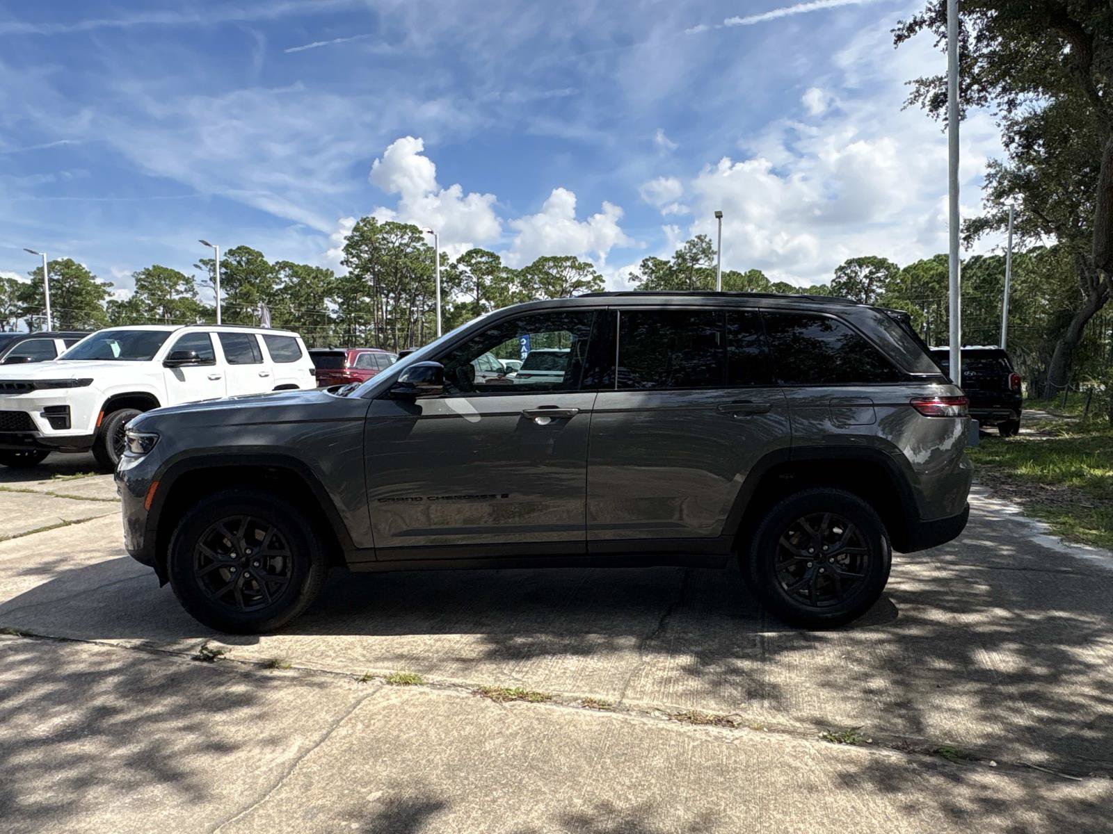 New 2027 Jeep Grand Cherokee Altitude RWD image 6