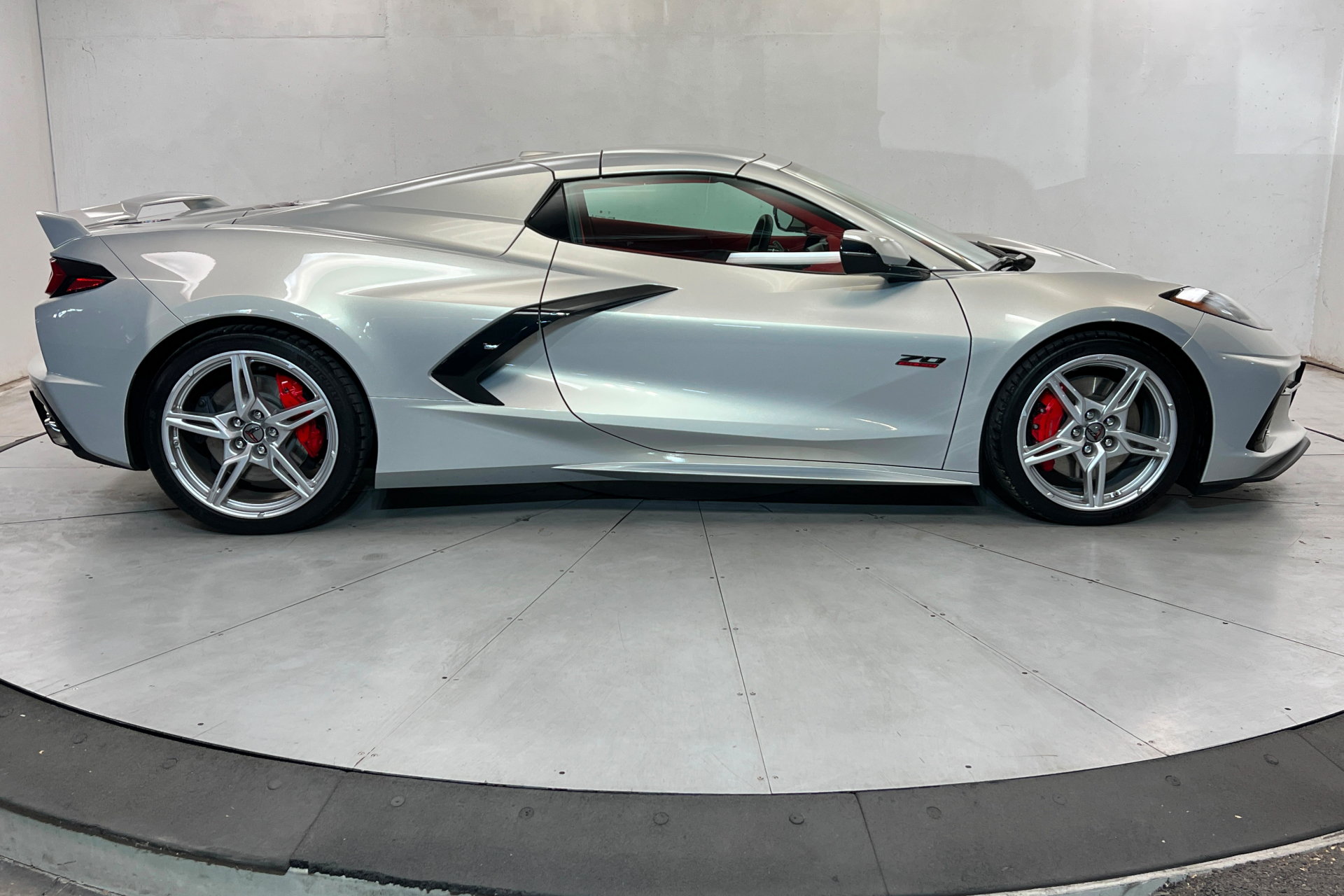 Used 2023 Chevrolet Corvette Stingray Premium Conv w/ Z51 Performance Package RWD image 7