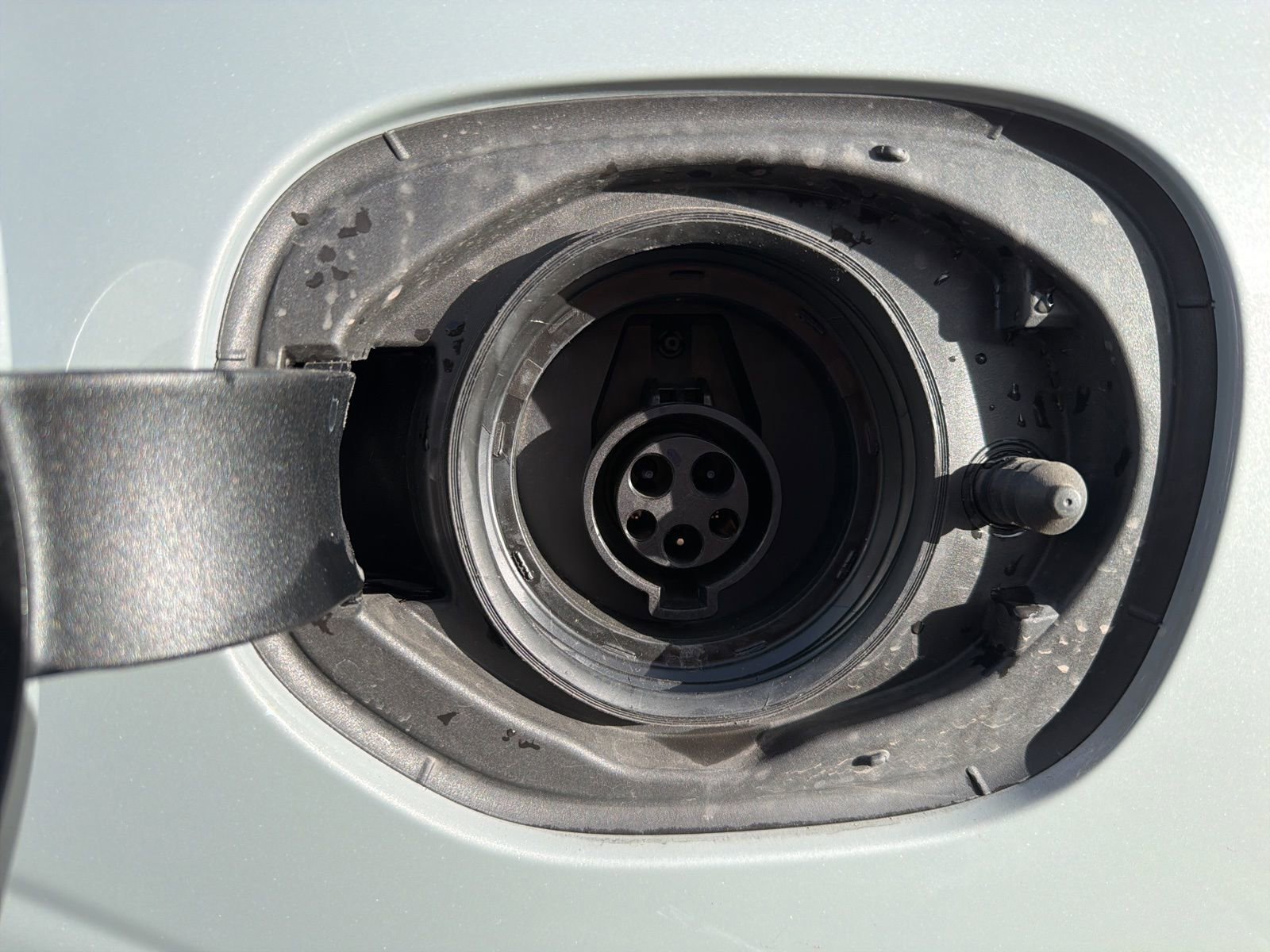 Certified 2025 Volvo XC60 T8 Plus w/ Protection Package Premier image 11