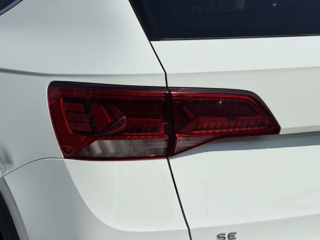Used 2023 Volkswagen Taos SE w/ Panoramic Sunroof Package AWD/4WD image 11