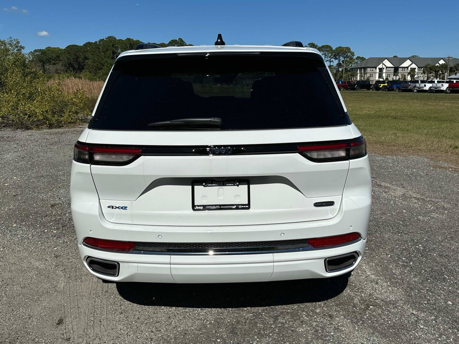 New 2024 Jeep Grand Cherokee Overland w/ Trailer Tow Package AWD/4WD image 4