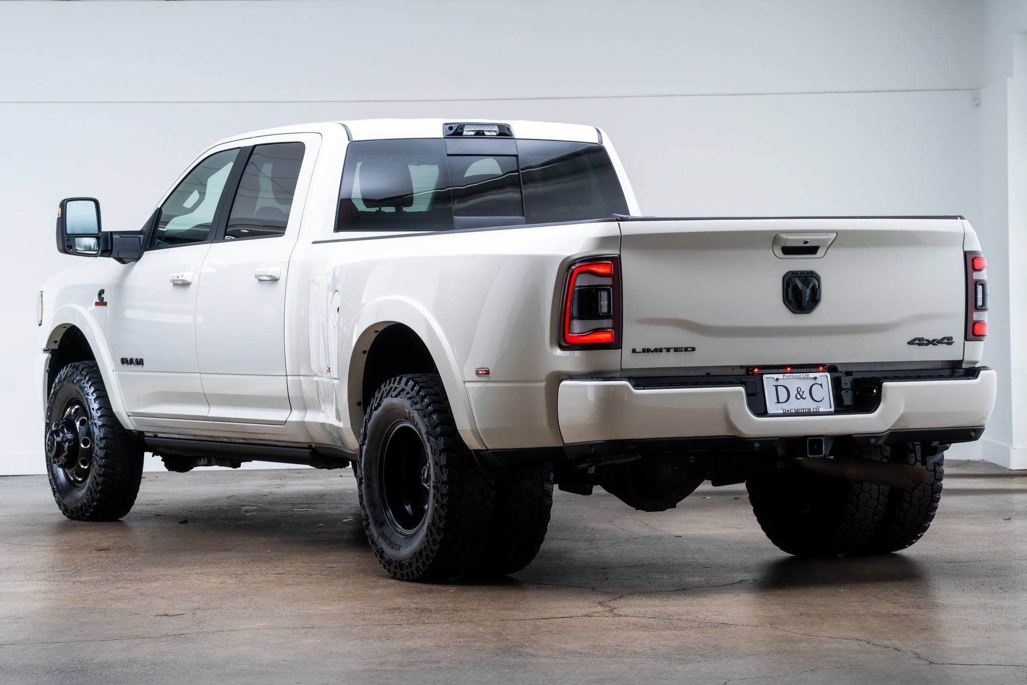 Used 2024 RAM 3500 Limited w/ Night Edition AWD/4WD image 4