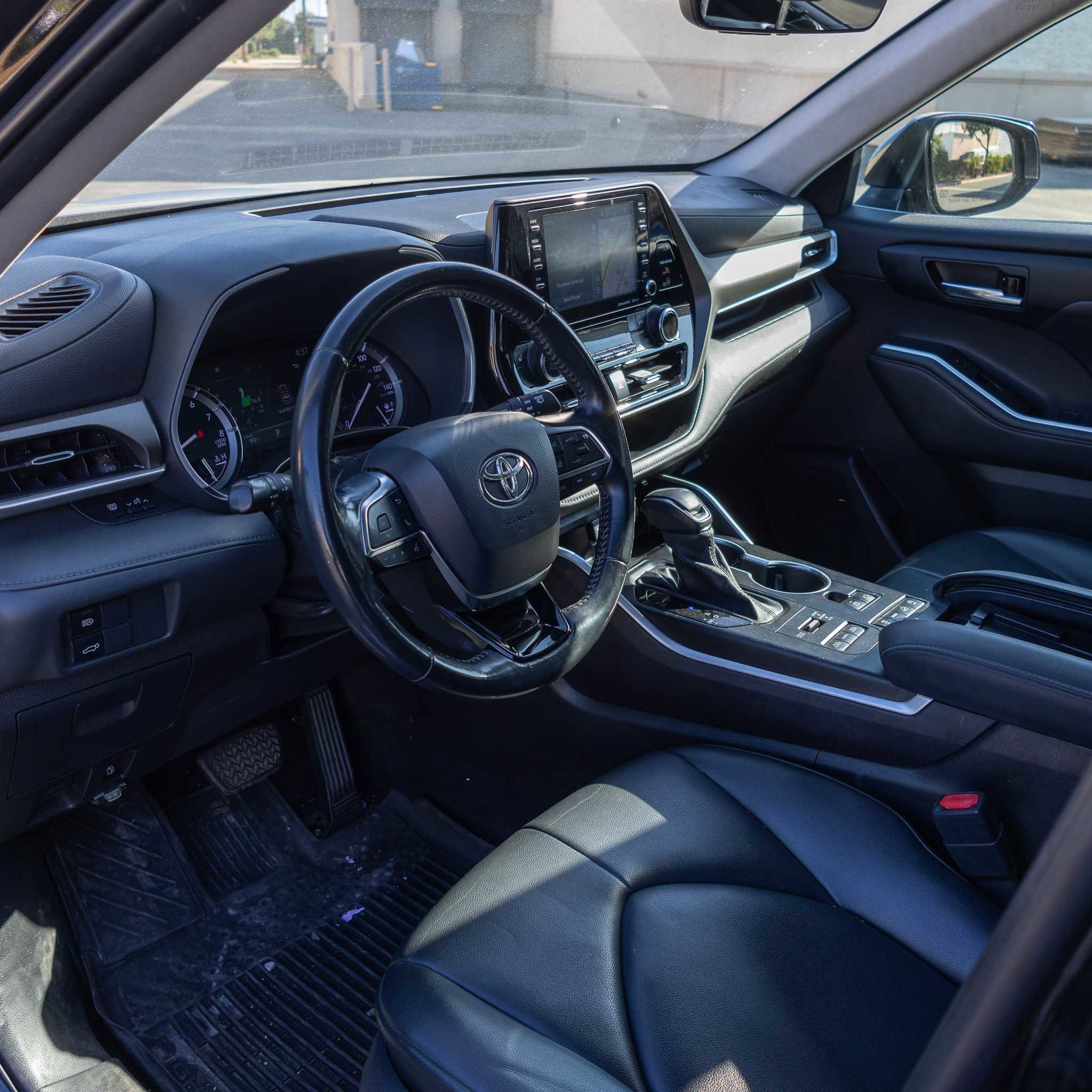 Used 2021 Toyota Highlander XLE image 11