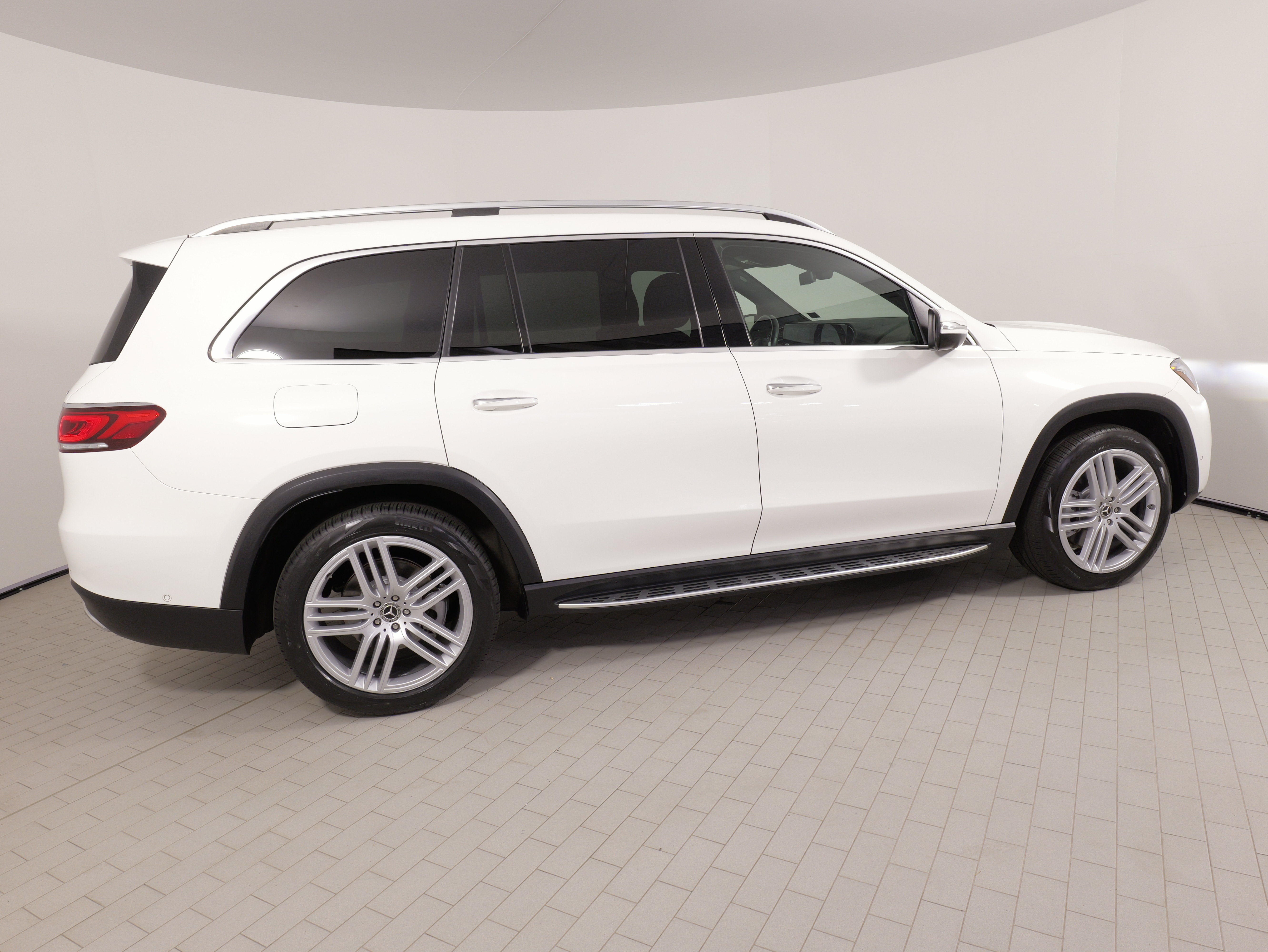 Used 2022 Mercedes-Benz GLS 450 4MATIC image 11