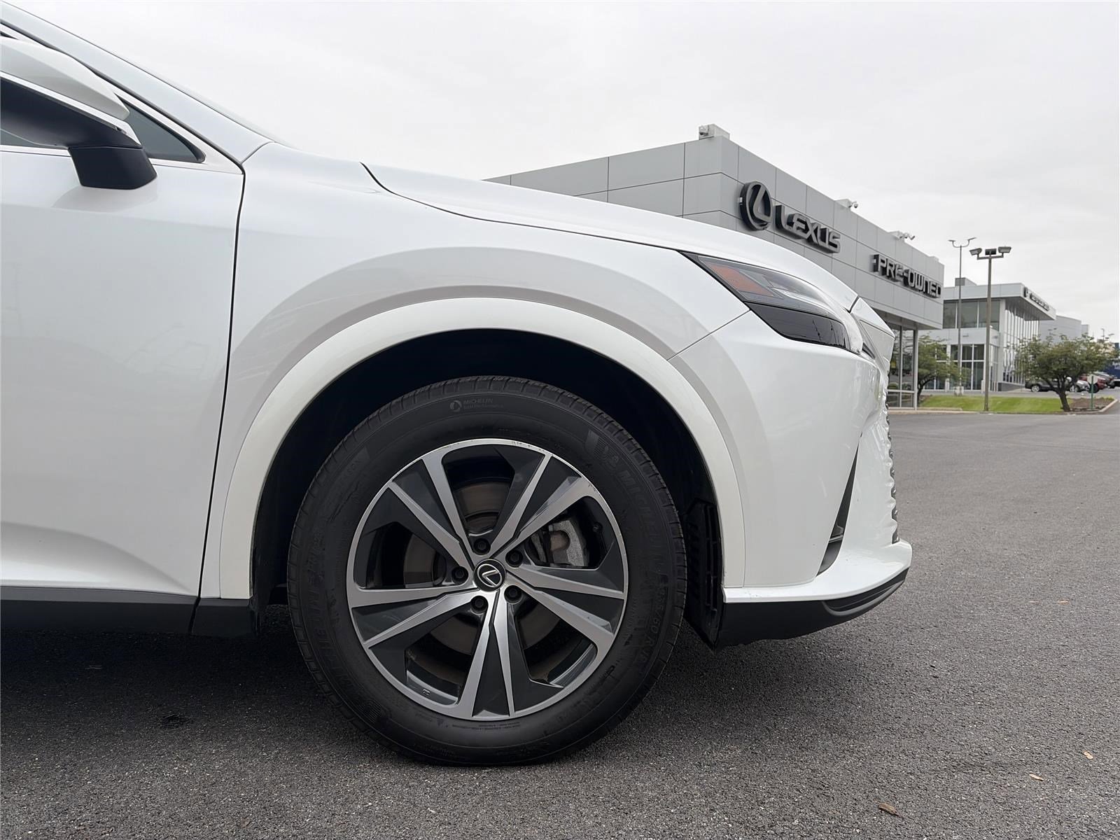 Used 2025 Lexus RX 350 Premium w/ Accessory Package AWD/4WD image 16
