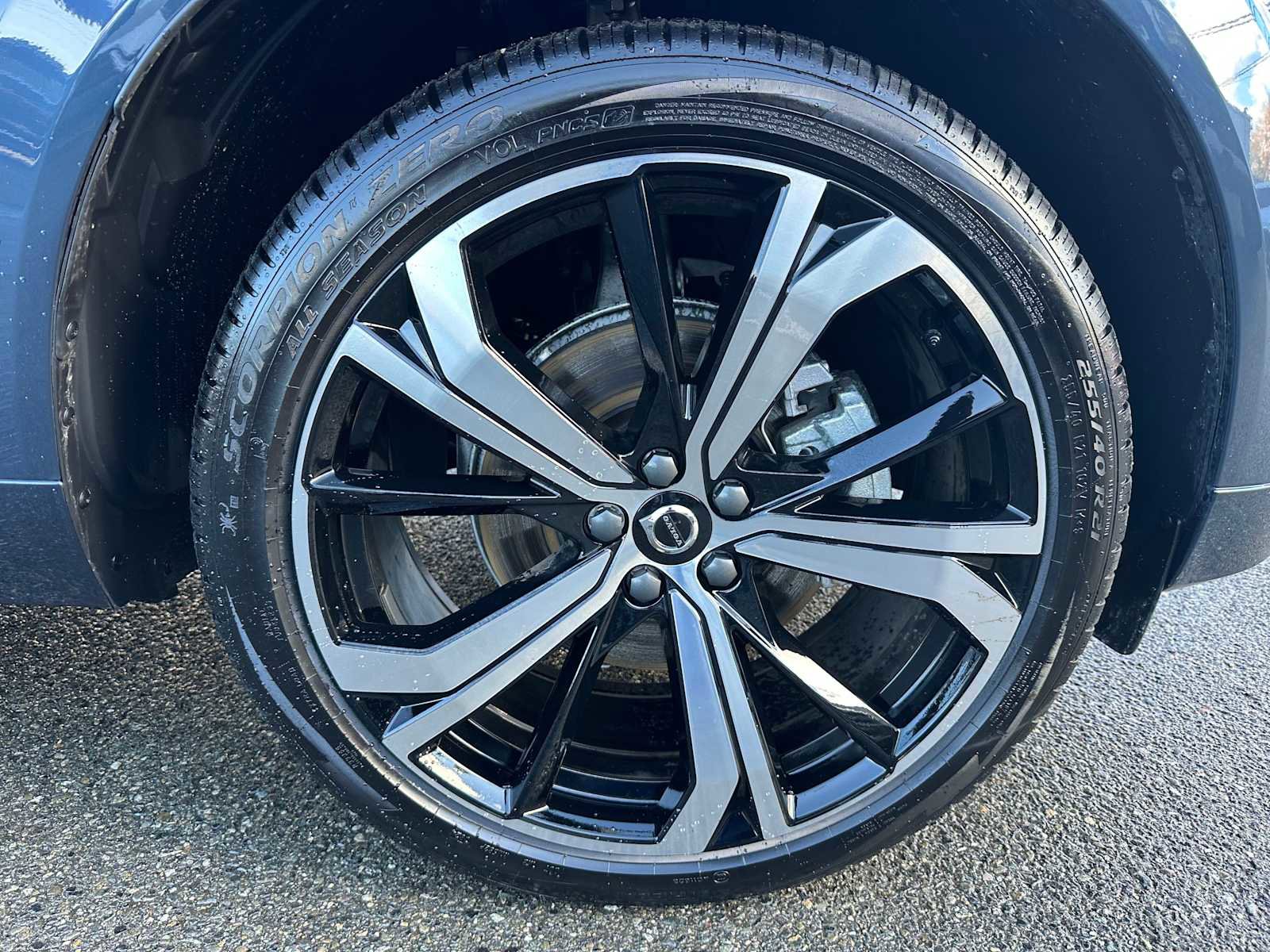 Used 2025 Volvo XC60 B5 Ultra w/ Protection Package Premier image 9