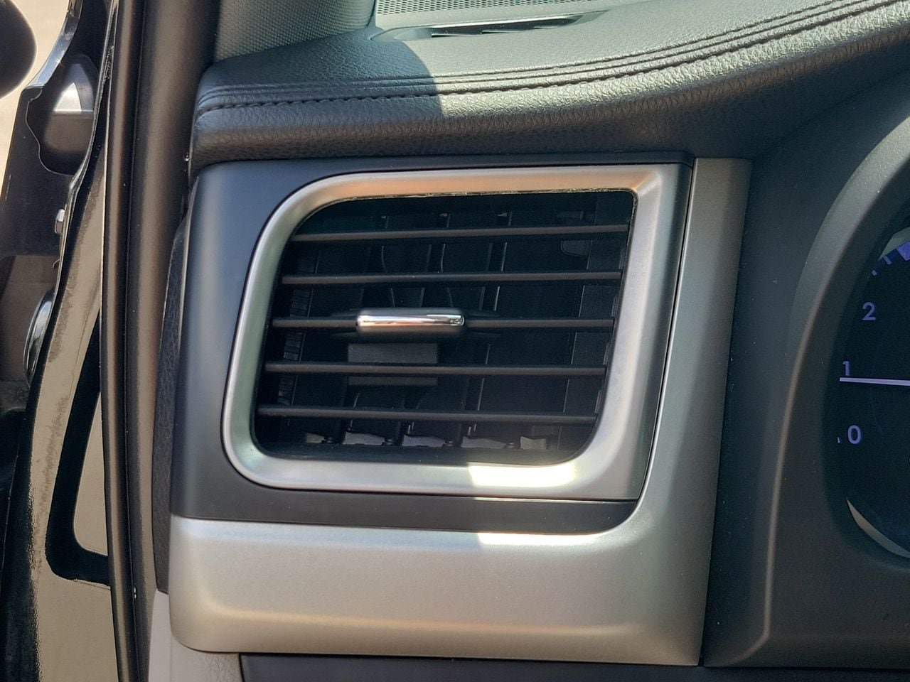 Used 2019 Toyota Highlander LE FWD image 30