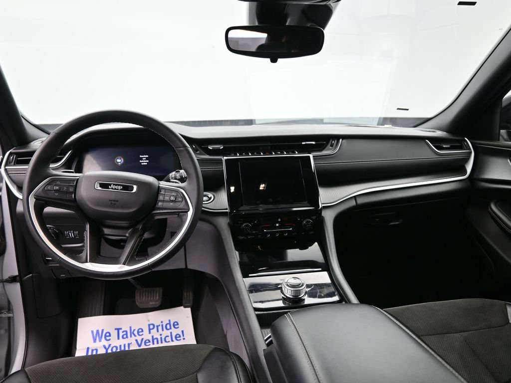 Used 2024 Jeep Grand Cherokee Altitude AWD/4WD image 34