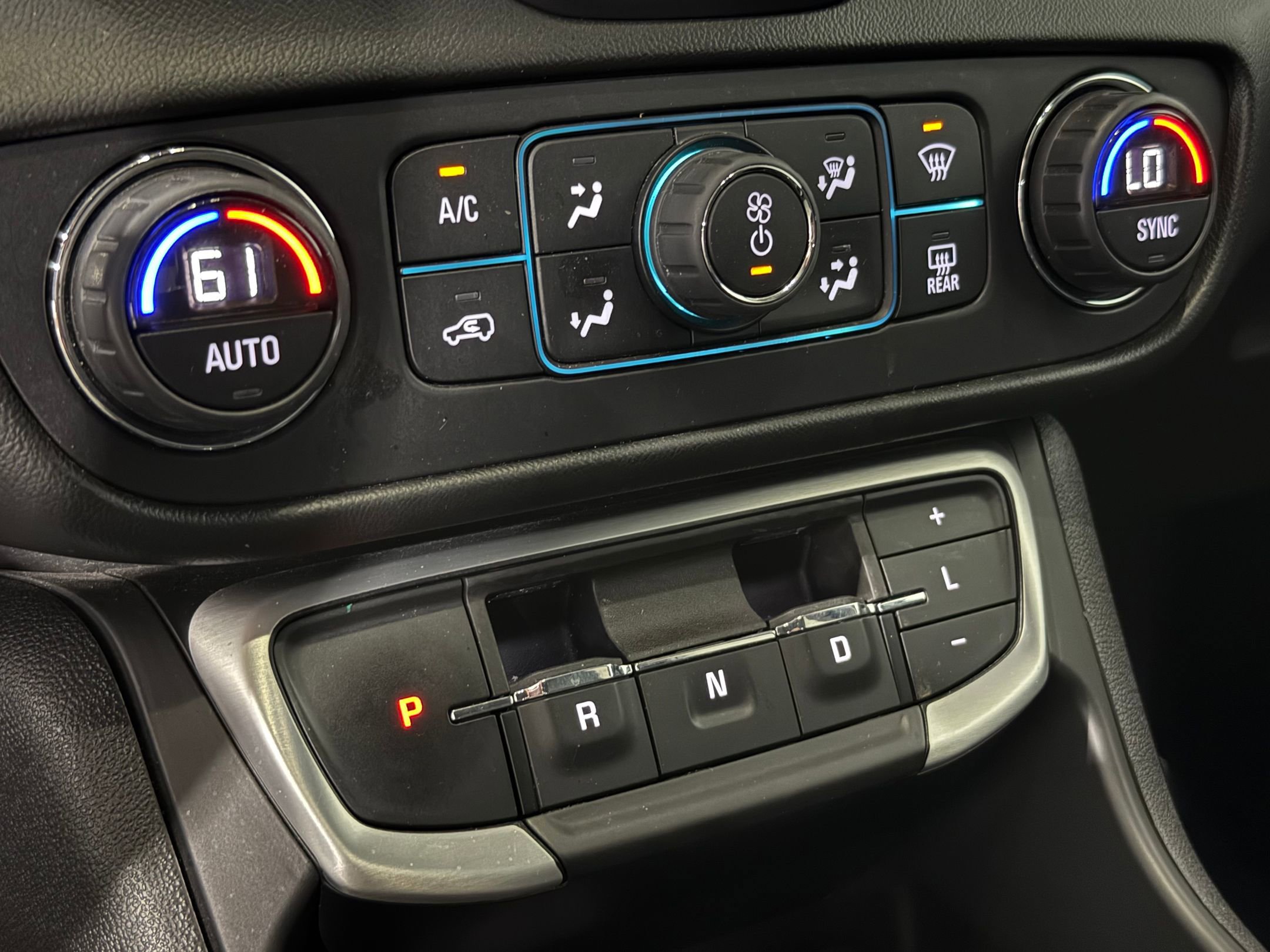 Used 2022 GMC Terrain SLT image 14