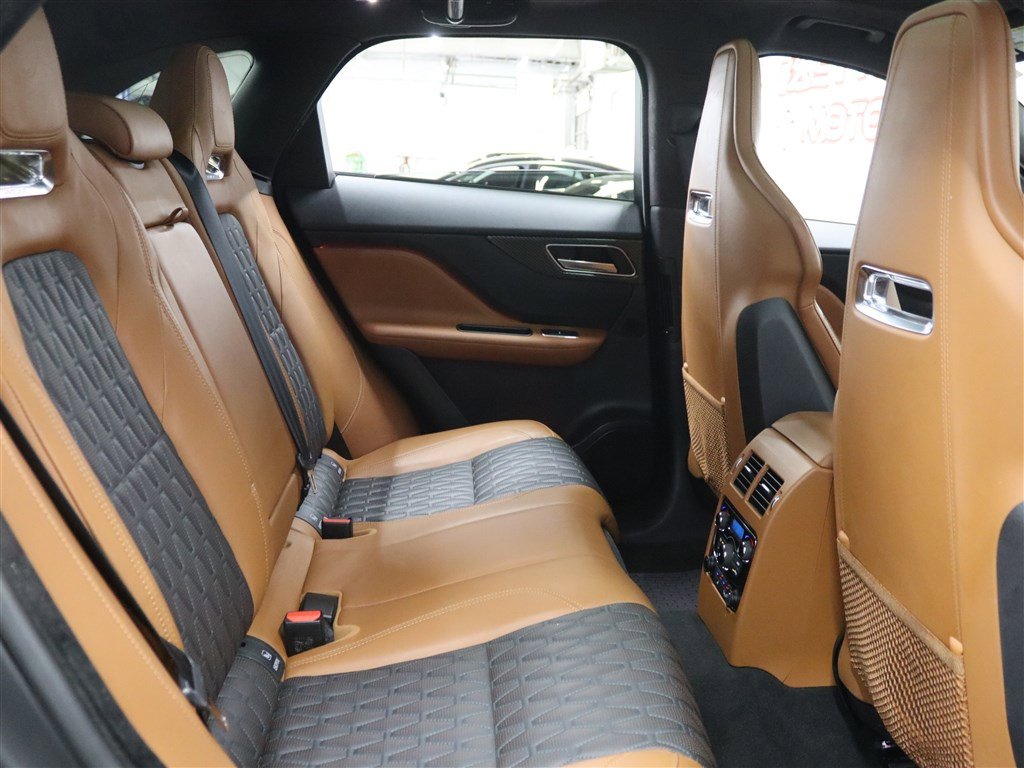 Used 2020 Jaguar F-PACE SVR image 19