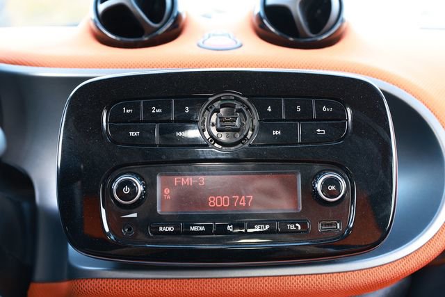Used 2016 smart fortwo passion image 31