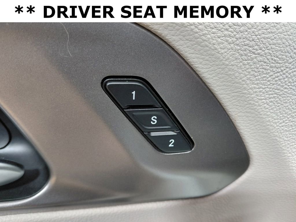 Certified 2021 Chrysler Pacifica Touring-L image 12