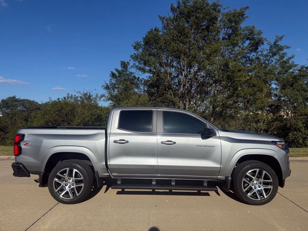 Used 2024 Chevrolet Colorado Z71 w/ Z71 Convenience Package 2 AWD/4WD image 2
