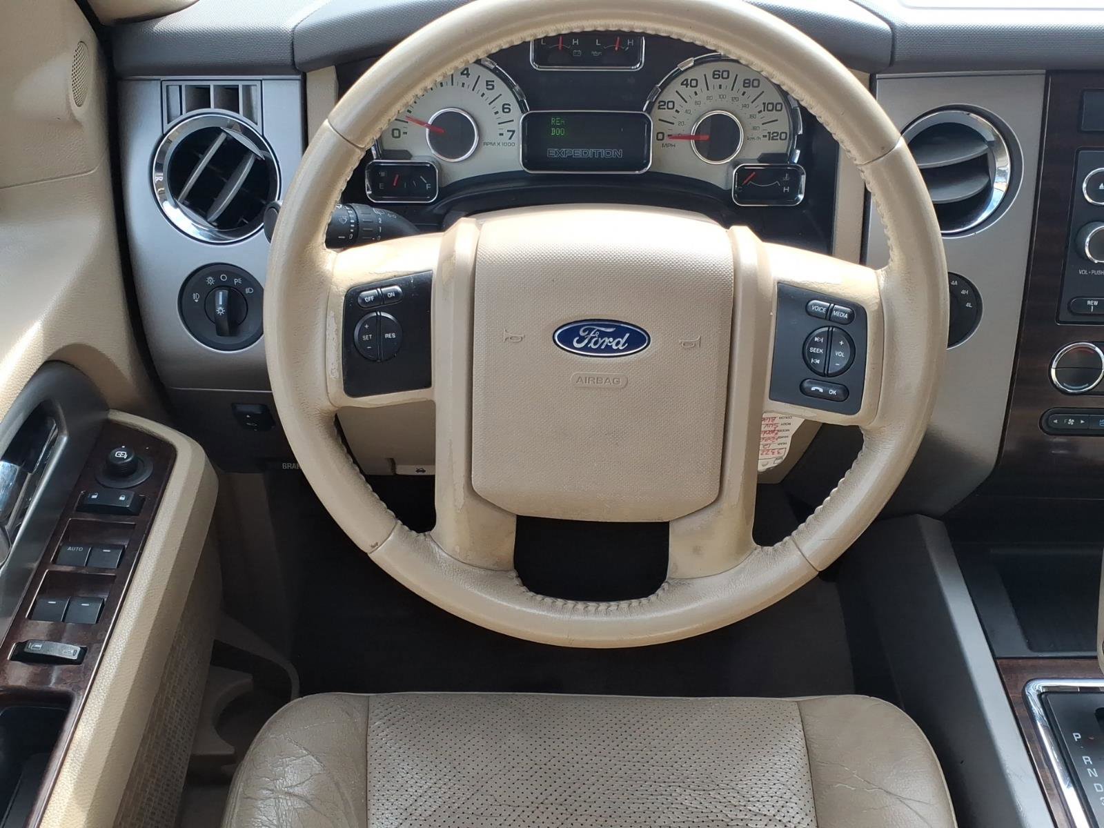 Used 2012 Ford Expedition XLT image 5
