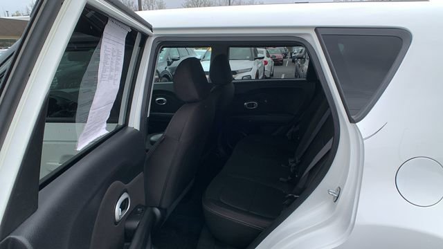 Used 2016 Kia Soul FWD image 17