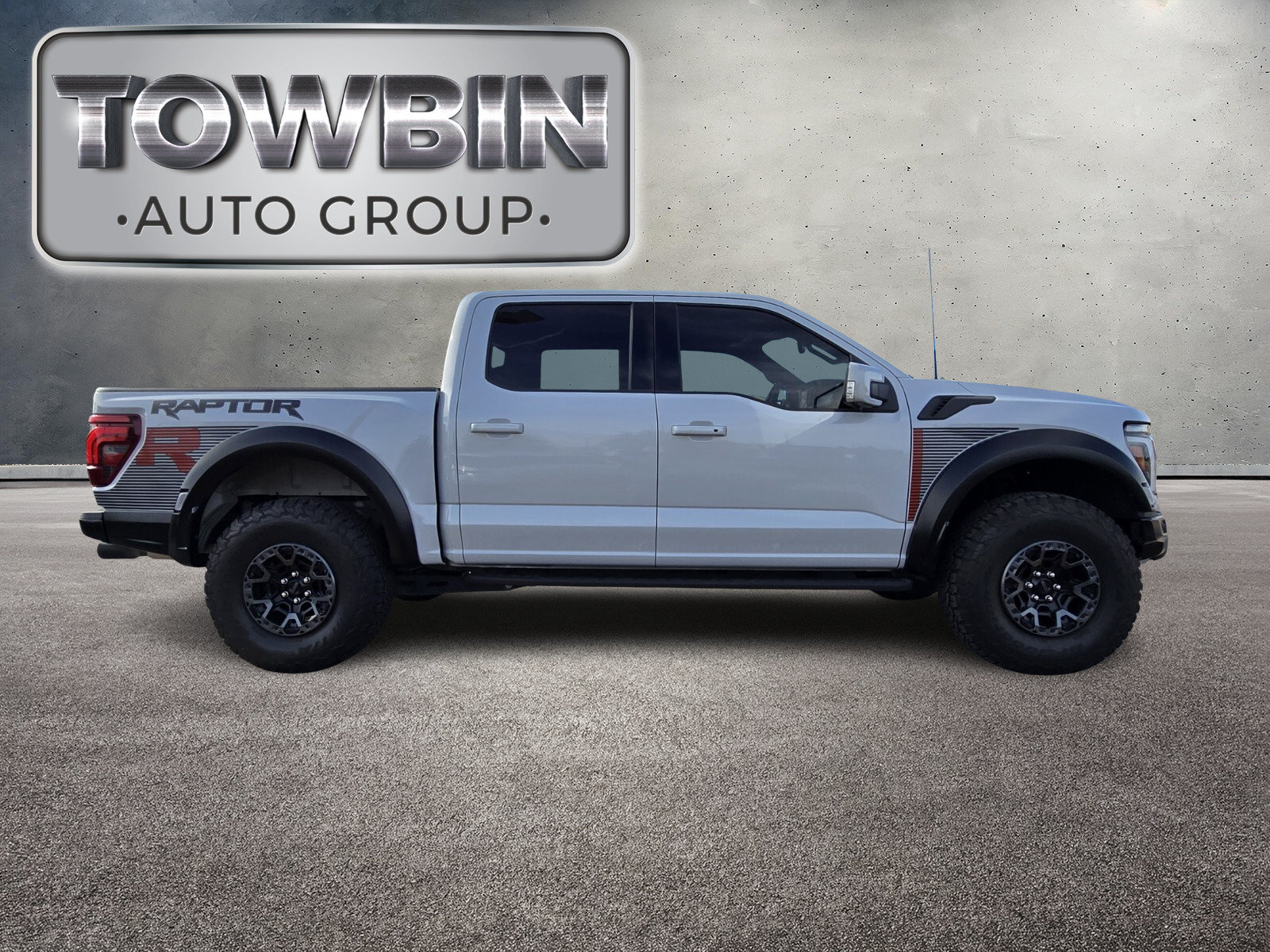 Used 2025 Ford F150 Raptor w/ Equipment Group 803A Raptor R AWD/4WD image 3