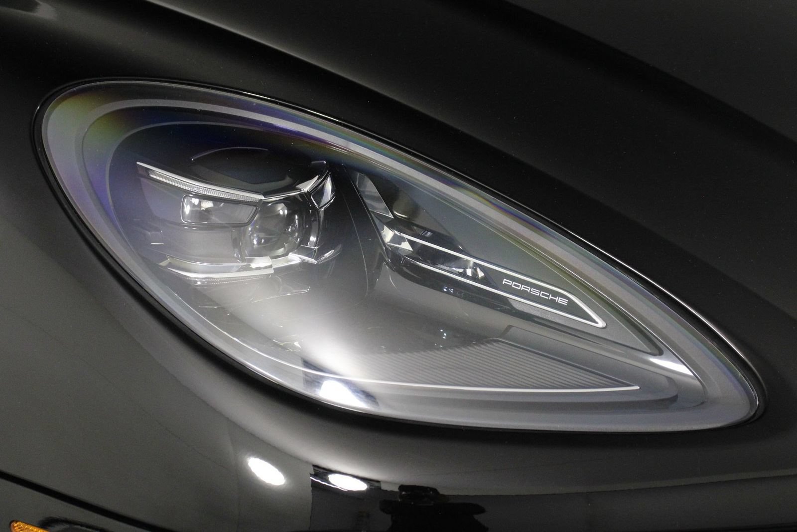 Certified 2026 Porsche Macan AWD/4WD image 28