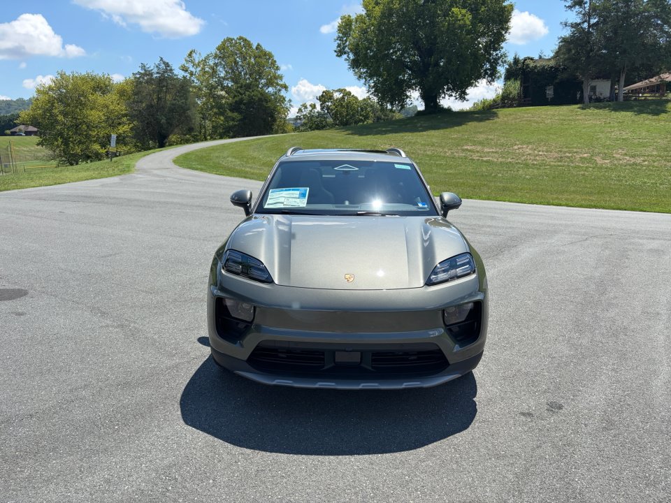 New 2026 Porsche Macan 4S Electric AWD/4WD image 10