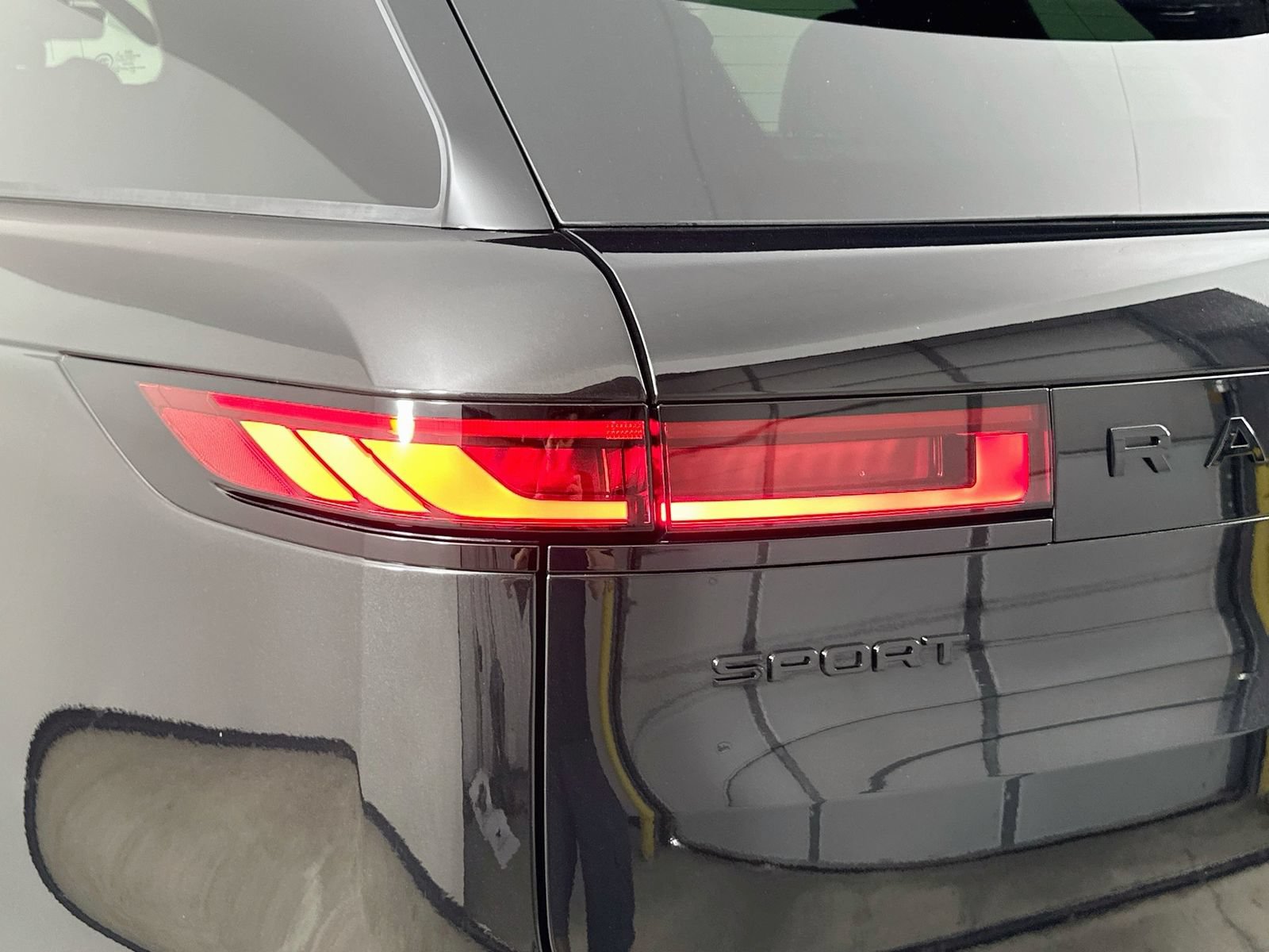New 2027 Land Rover Range Rover Sport Dynamic SE AWD/4WD image 12