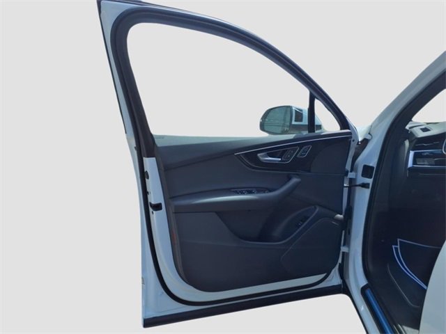 Used 2025 Audi Q7 3.0T Premium w/ Convenience Package image 13