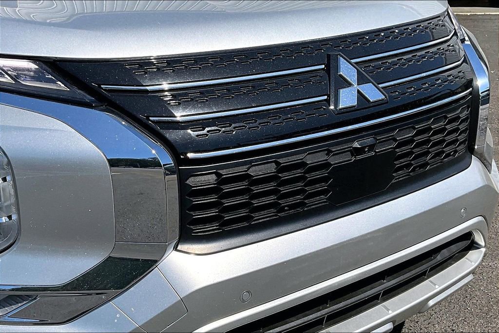 Used 2022 Mitsubishi Outlander SE image 33