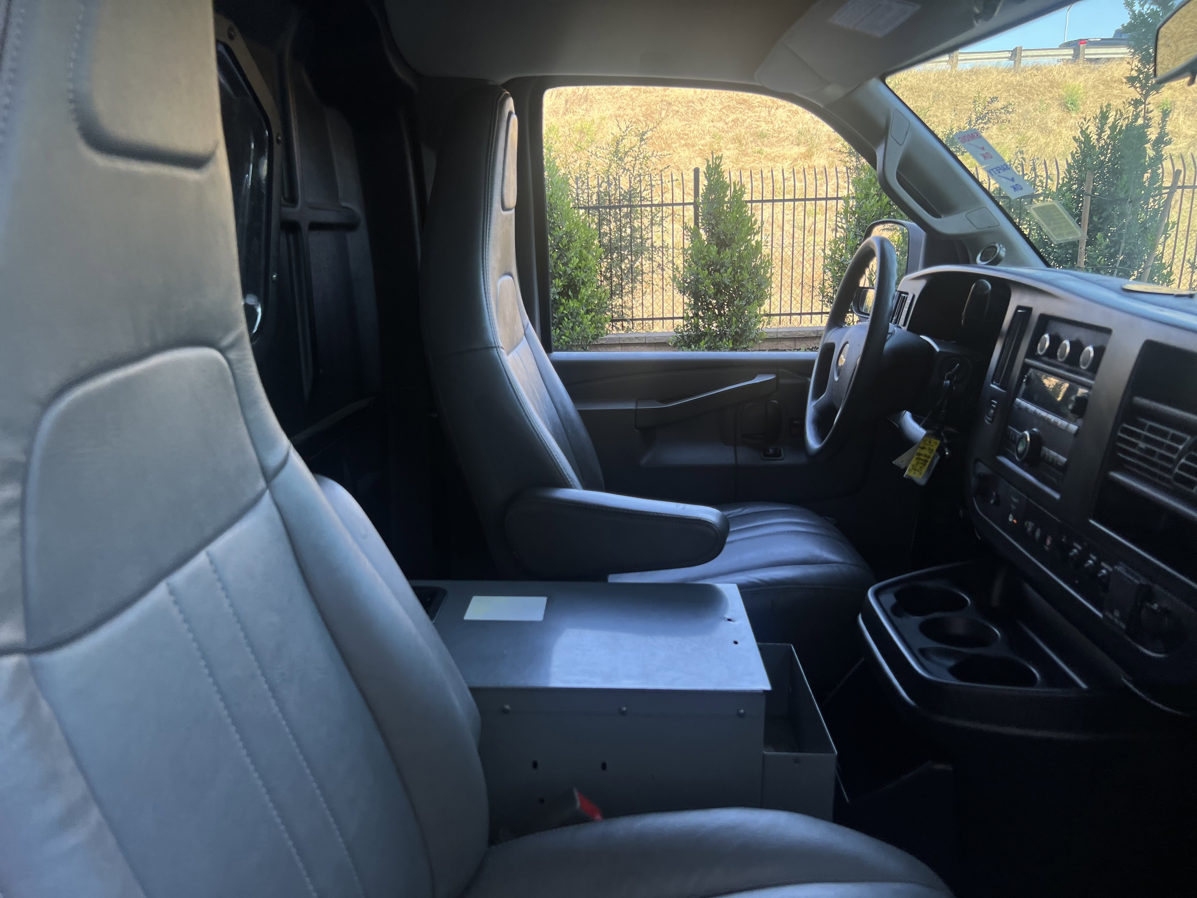Used 2018 Chevrolet Express 2500 w/ Driver Convenience Package RWD image 10