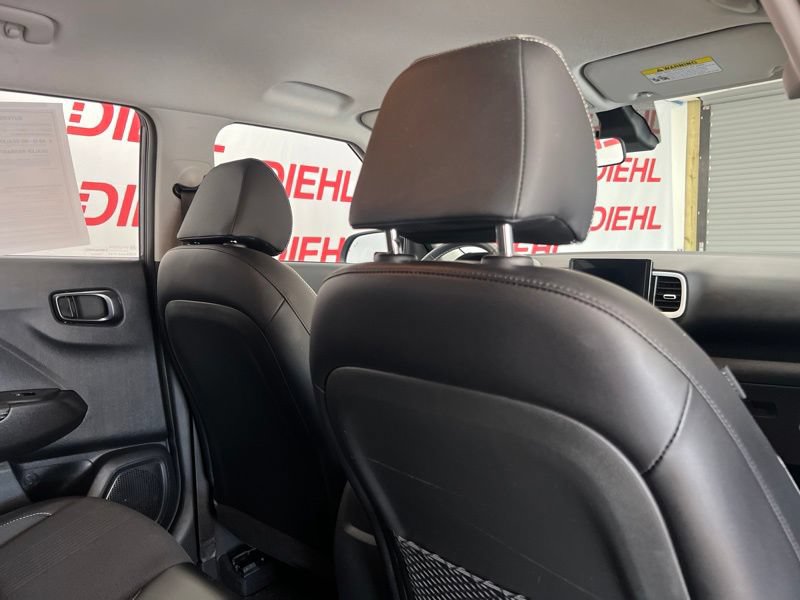 Used 2023 Hyundai Venue Limited FWD image 11