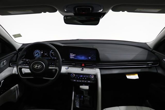 Certified 2025 Hyundai Elantra Limited image 12