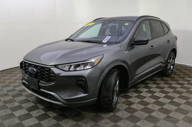 Used 2023 Ford Escape ST-Line w/ Tech Pack #1 AWD/4WD image 5
