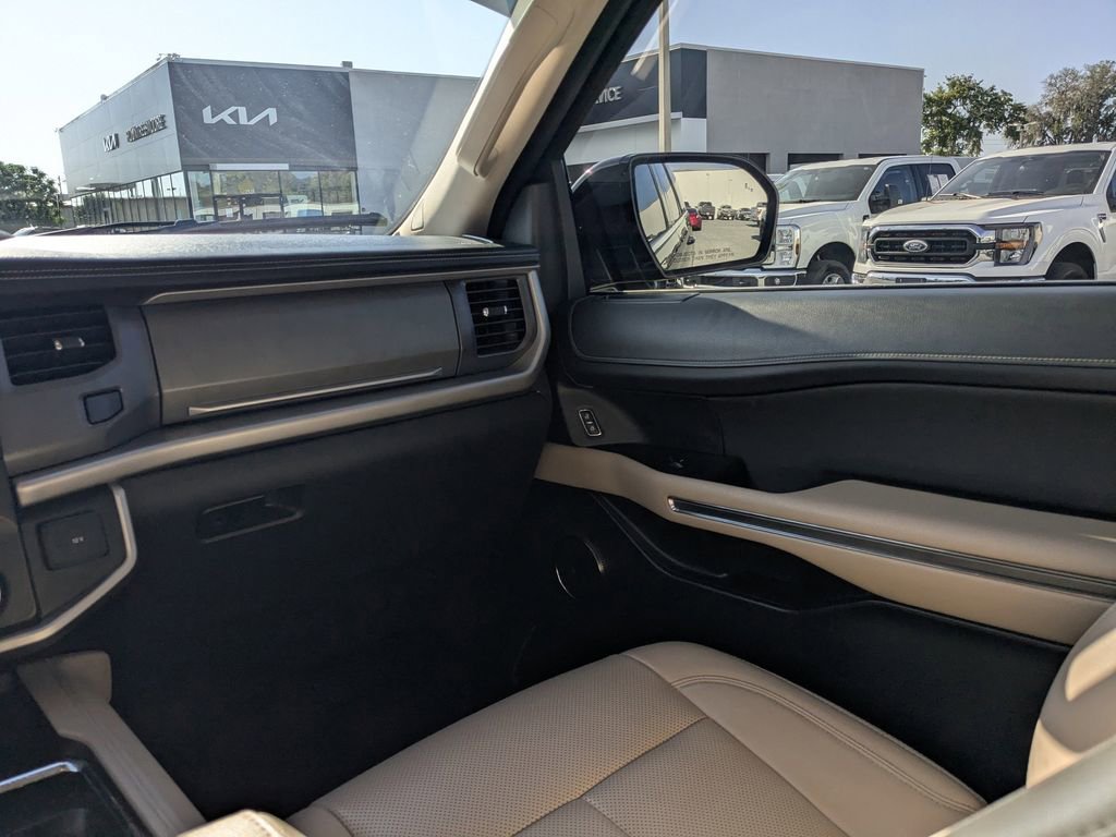 Used 2022 Ford Expedition Max XLT AWD/4WD image 16