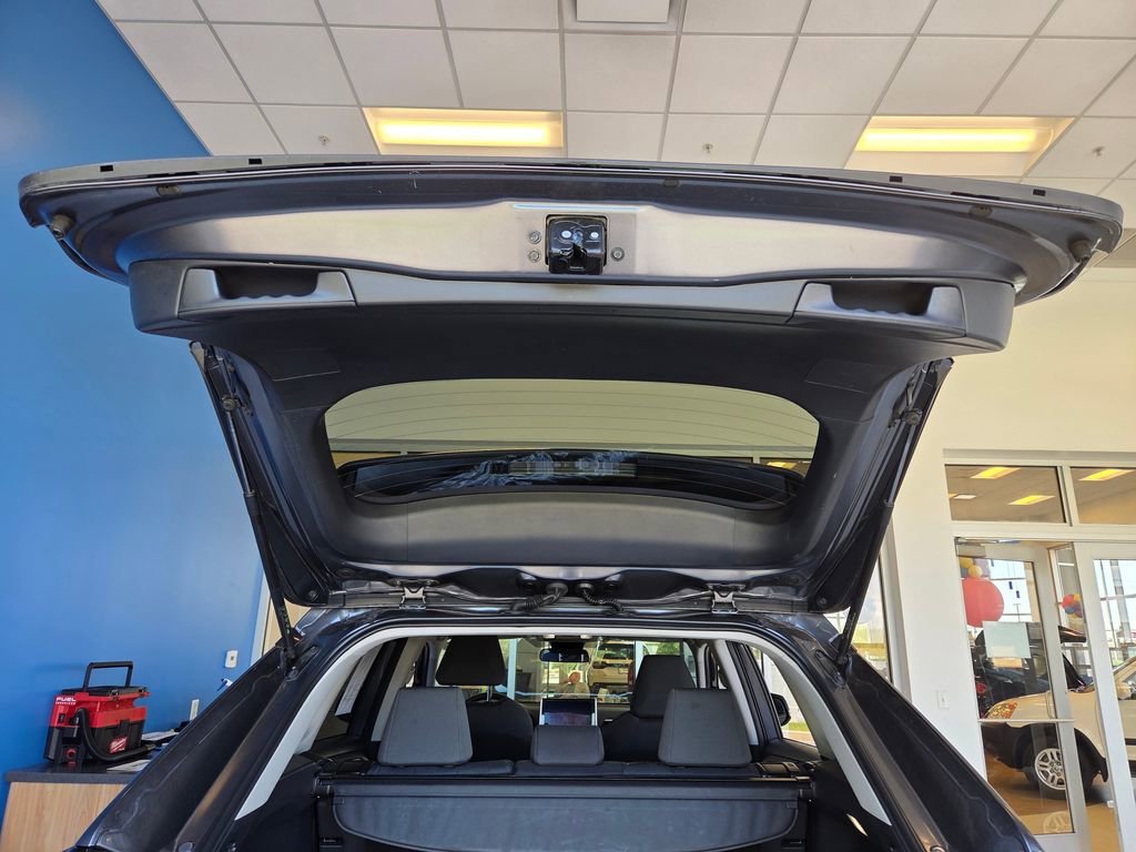 Used 2025 Toyota RAV4 XLE image 12