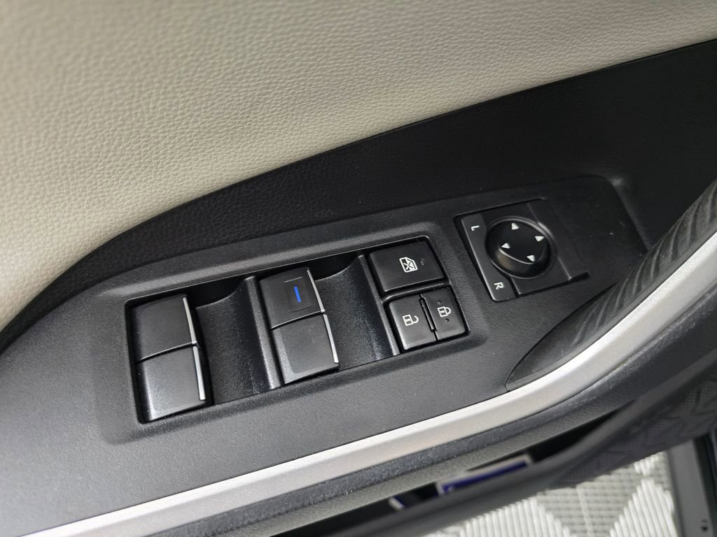 Used 2021 Toyota RAV4 Limited FWD image 24