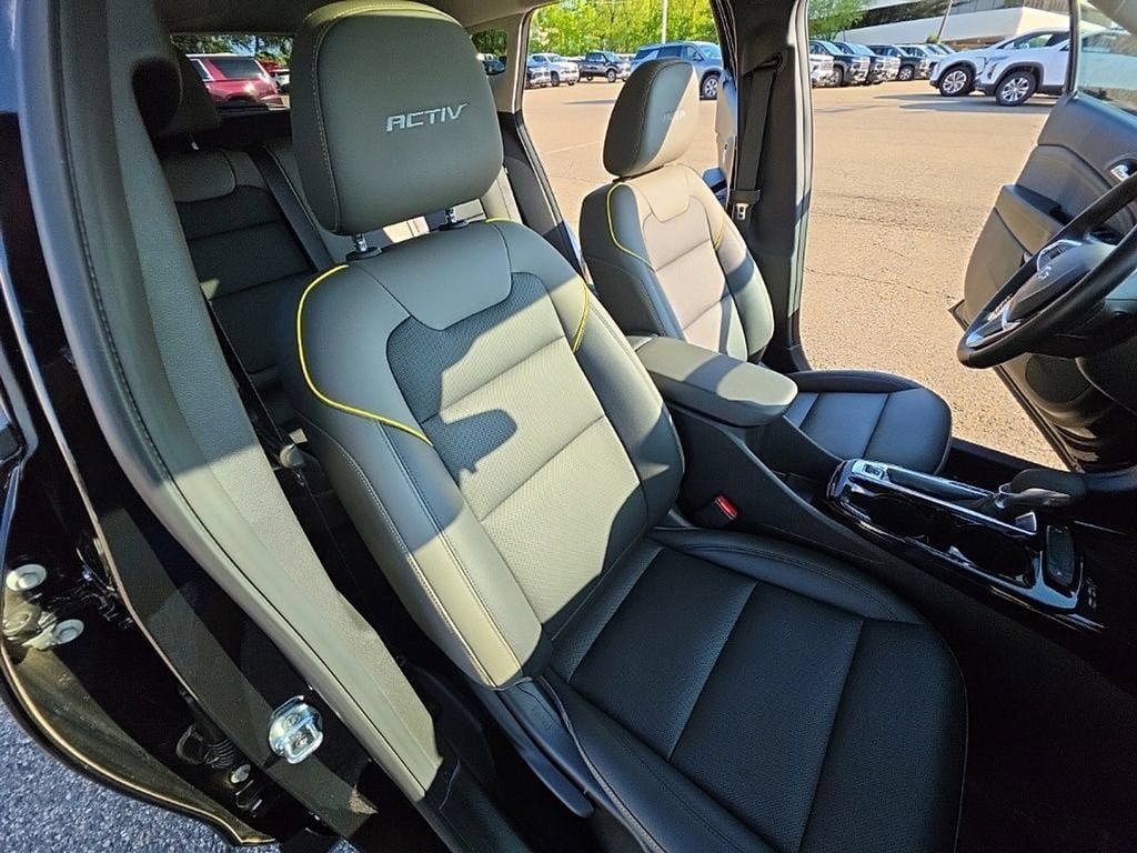 Used 2024 Chevrolet Trax ACTIV w/ Sunroof Package FWD image 30