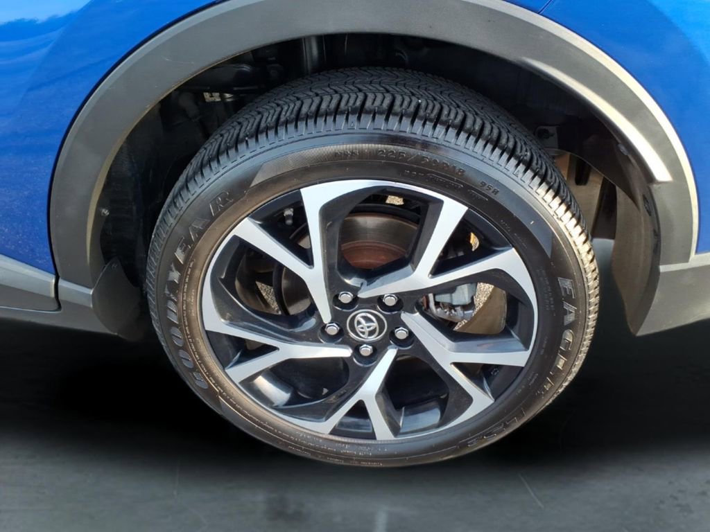 Used 2019 Toyota C-HR XLE image 9