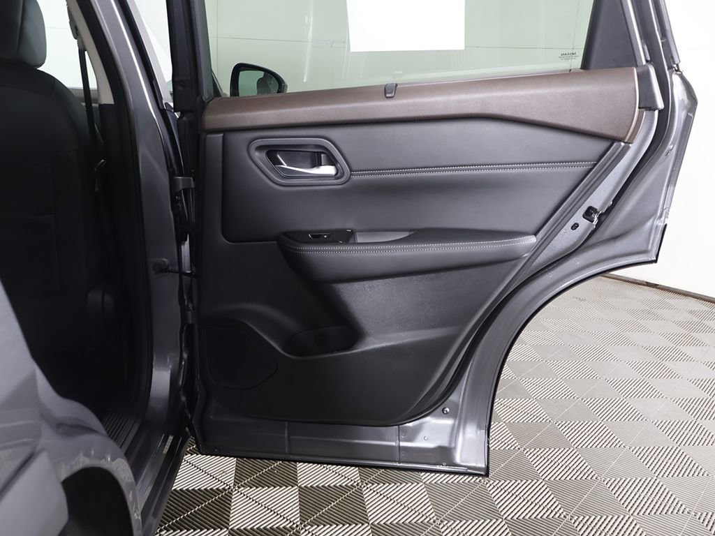 Used 2023 Nissan Rogue SV w/ SV Premium Package image 26