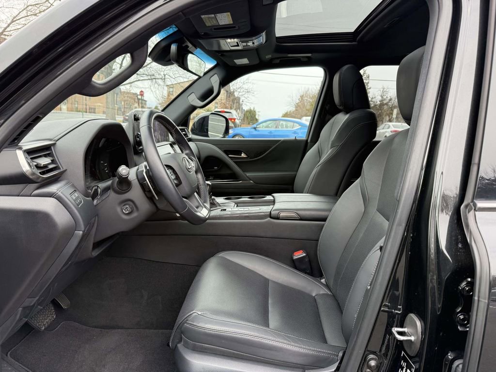 Used 2022 Lexus LX 600 4WD w/ Appearance Package image 13