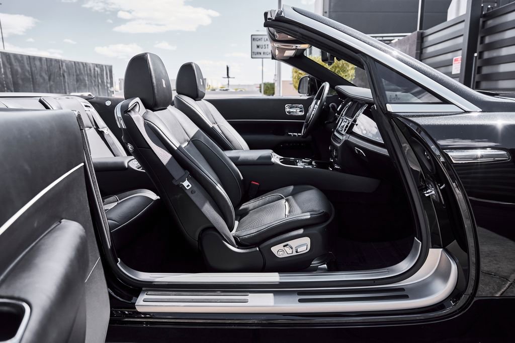 Used 2018 Rolls-Royce Dawn RWD image 24