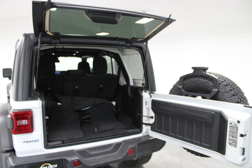 Used 2025 Jeep Wrangler Unlimited Rubicon 4xe w/ Convenience Group image 17